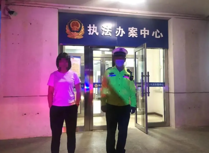 新的酒精測試儀逃避方法？酒駕還想“金蟬脫殼”？被交警識破太尷尬