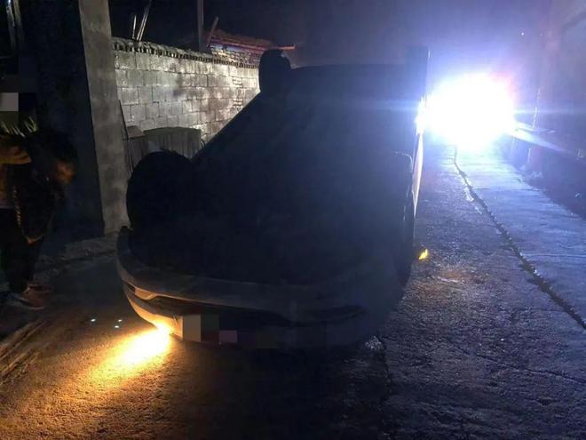醉酒駕車致側(cè)翻 找妻頂包終被查 醉酒駕車致側(cè)翻 找妻頂包終被查