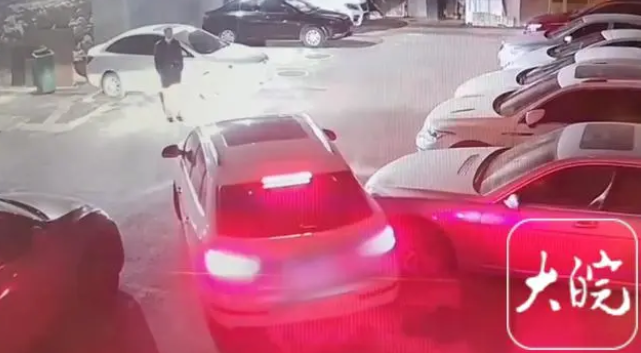 吃醉蟹、甩鍋代駕、棄車逃跑……民警遇到的那些離譜酒駕現(xiàn)場