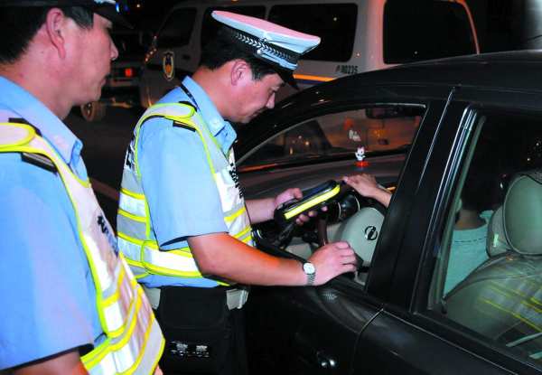 酒精測(cè)試儀多少算酒駕，呼氣酒精測(cè)試儀多少算酒駕