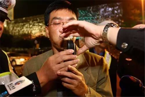 酒精測(cè)試儀逃避方法管用嗎，如何躲避交警查酒駕？