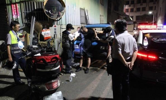 男子酒后催吐兼灌水，依然敗給酒精檢測儀，科學(xué)方法教你怎樣做！