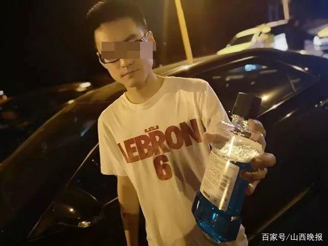 男子堅(jiān)稱沒酒駕，一吹氣酒精值119！警察看到車?yán)镞@東西，放行了